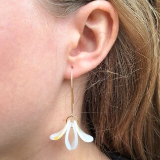 Boucles Flore ivoire (plaqué or et acétate)