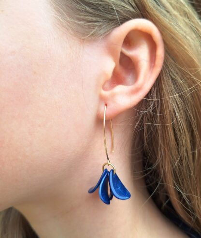 Boucles Flore corail (plaqué or et acétate) – Image 3