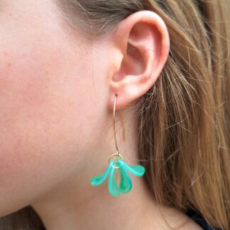 Boucles Flore verte (plaqué or et acétate)