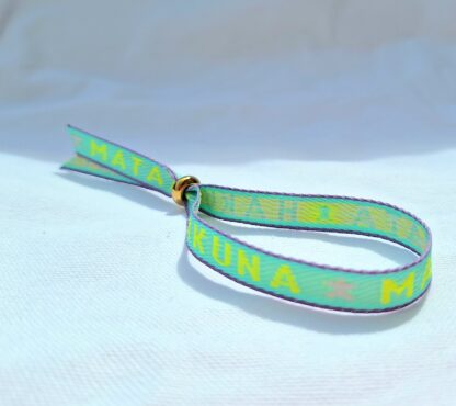 Bracelet Ruban "Hakuna Matata" (vert turquoise, jaune, violet) – Image 2