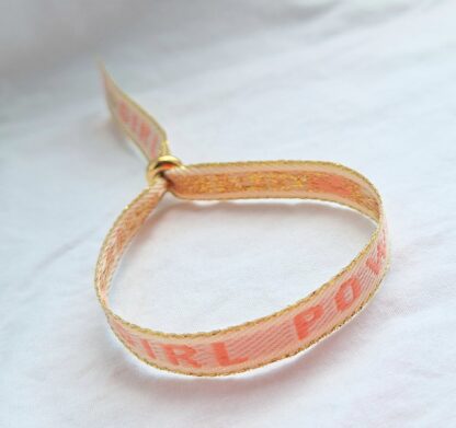 Bracelet Ruban "Girl Power" (beige, rose et doré) – Image 3